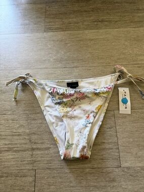 NWT PacSun floral Patterned Bikini Bottom White